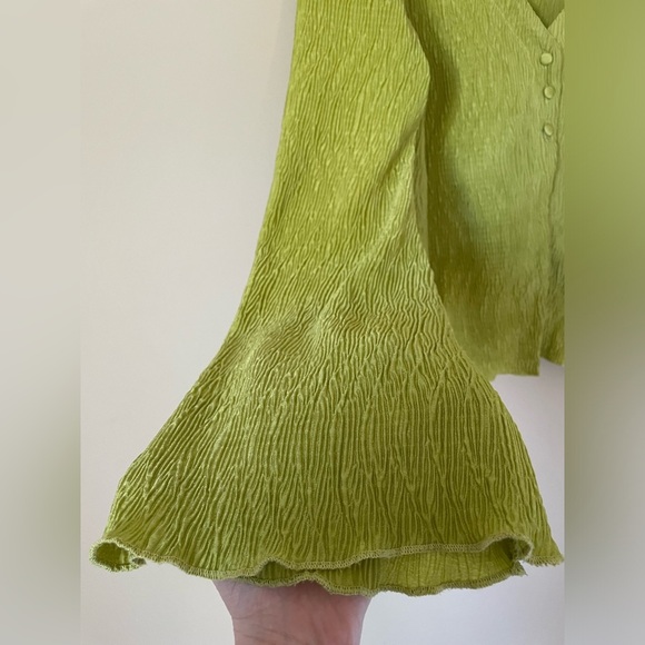 SHEIN Green button down Textured funky Blouse flarred sleeves size XL - Picture 3 of 8